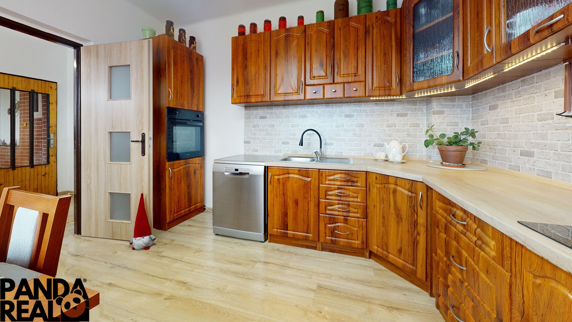 Krusovce-Rodinny-dom-Kitchen 1.jpg