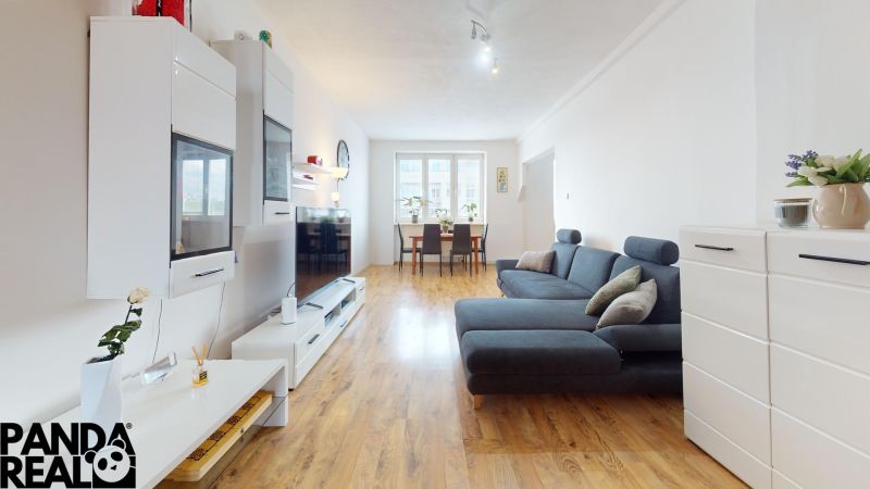 2i-Byt-Ceskoslovenskej-Armady-Living-Room.jpg